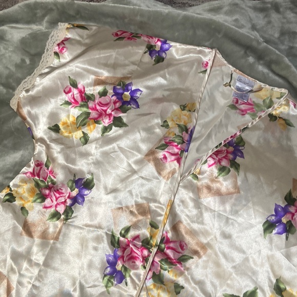 Vintage Secret Treasures Silky Floral Robe - Picture 1 of 7